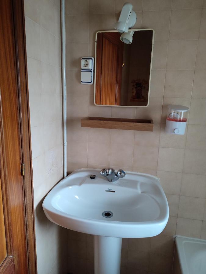 PENSION - Restaurante VILABOA -wifi, aparcamiento propio- Boveda  Esterno foto