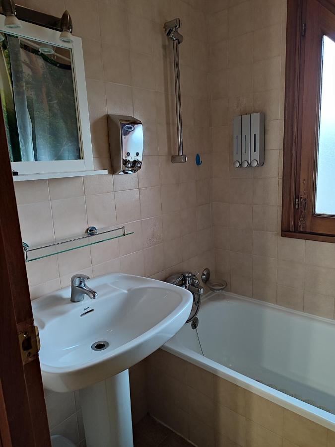 PENSION - Restaurante VILABOA -wifi, aparcamiento propio- Boveda  Esterno foto
